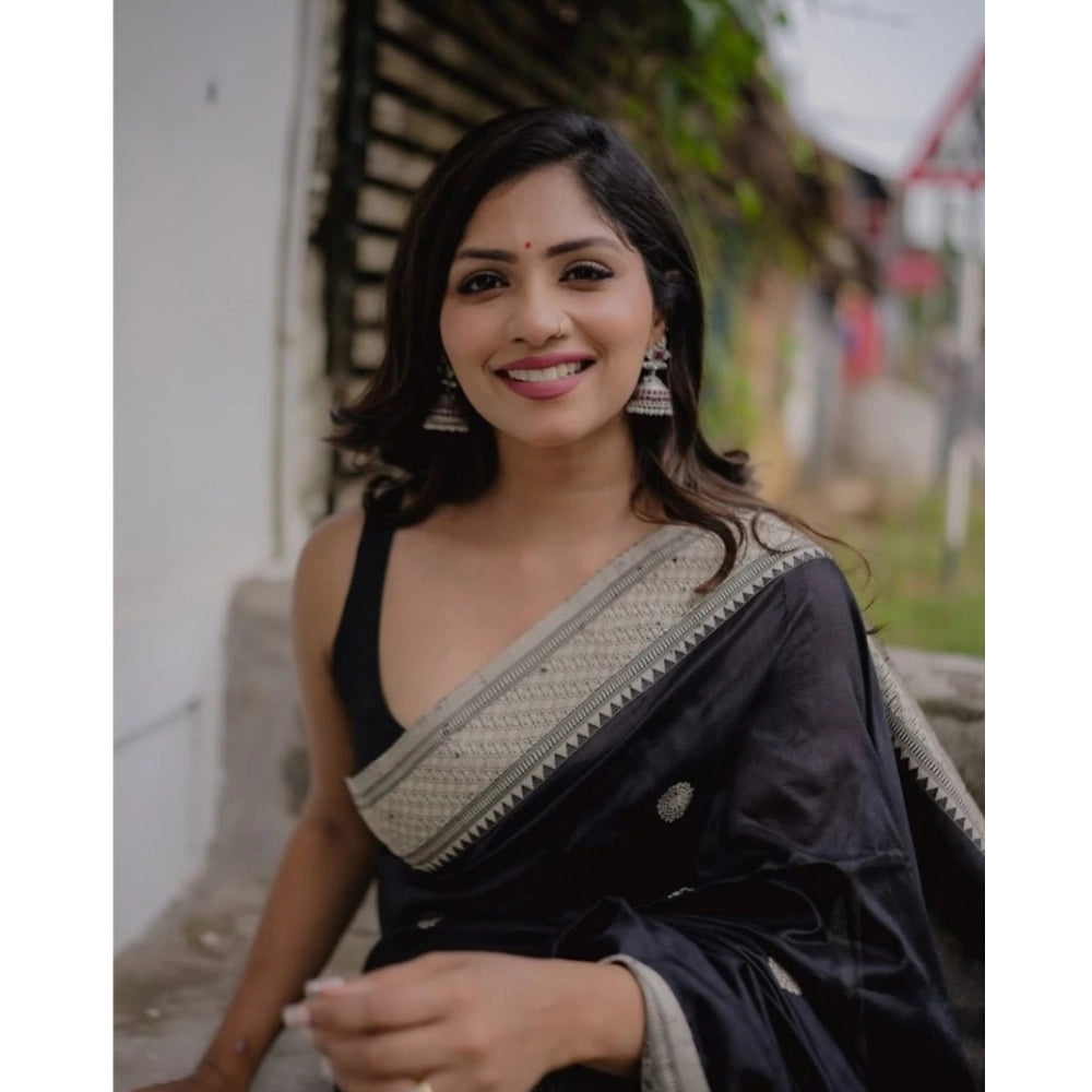 Vaystra Silk Printed Saree With Unstitched Blouse 5.5Mtr – Black