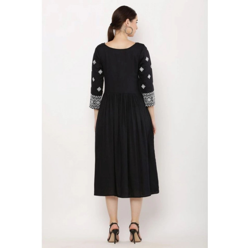 Vaystra Casual Rayon 3-4th Sleeves Kurti – Black
