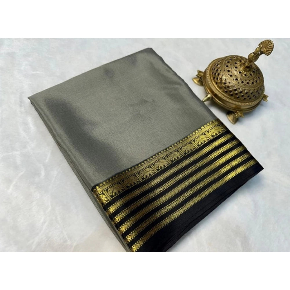 Vaystra Crepe Chit Pallu Solid Saree With Unstitched Blouse 5.5Mtr – Gray