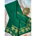 Vaystra Crepe Chit Pallu Solid Saree With Unstitched Blouse 5.5Mtr – Green